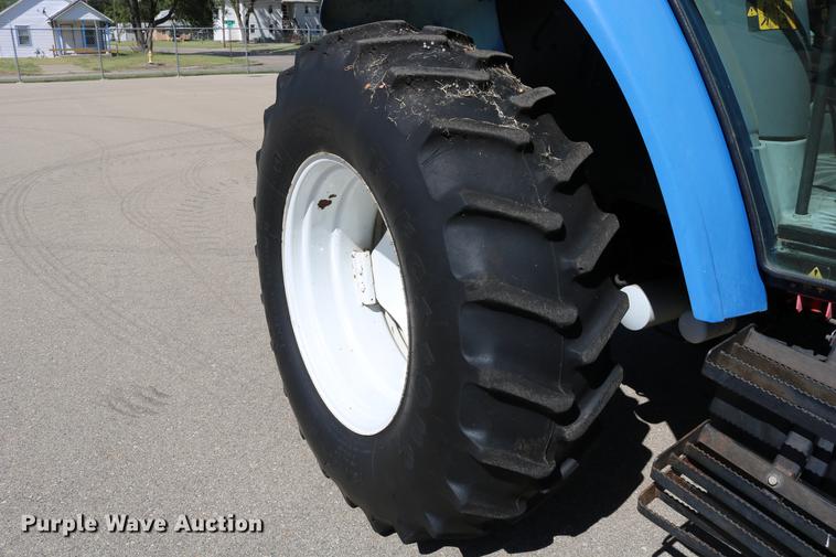 image for item DD0093 2002 New Holland TS100 tractor