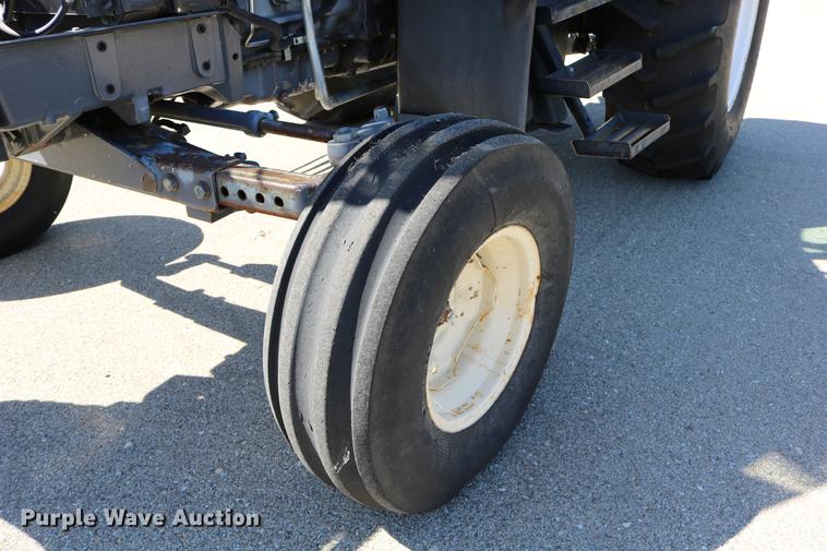 image for item DD0093 2002 New Holland TS100 tractor