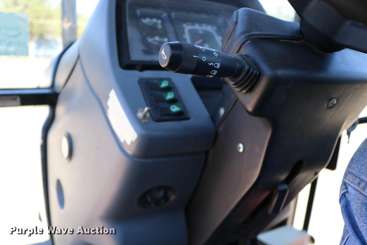 image for item DD0094 2002 New Holland TS100 tractor