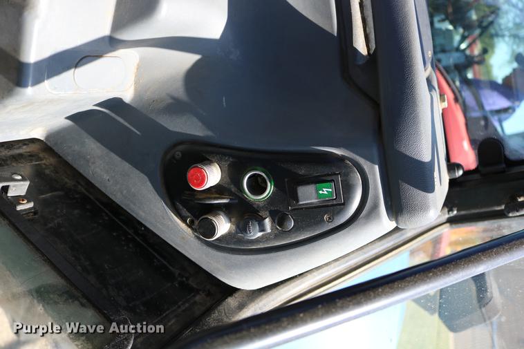 image for item DD0094 2002 New Holland TS100 tractor