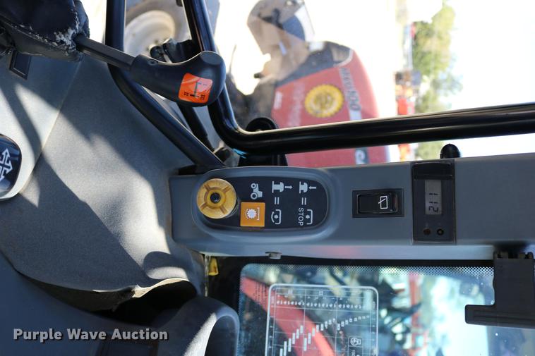 image for item DD0094 2002 New Holland TS100 tractor