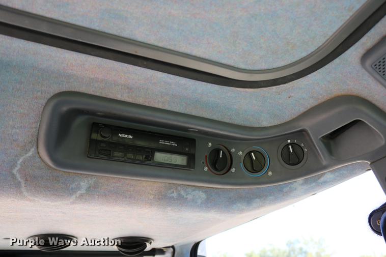 image for item DD0094 2002 New Holland TS100 tractor