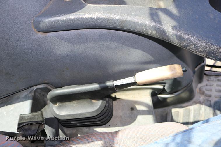 image for item DD0094 2002 New Holland TS100 tractor