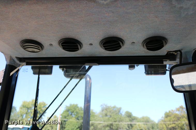 image for item DD0094 2002 New Holland TS100 tractor