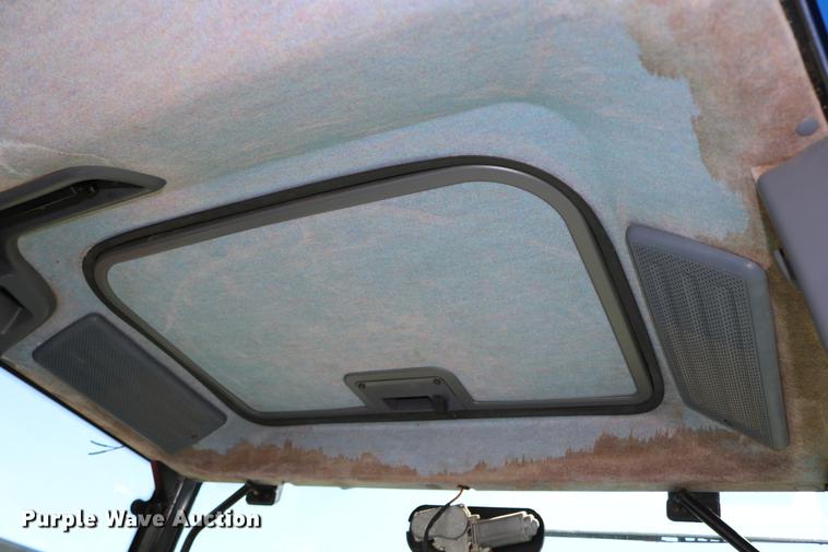 image for item DD0094 2002 New Holland TS100 tractor