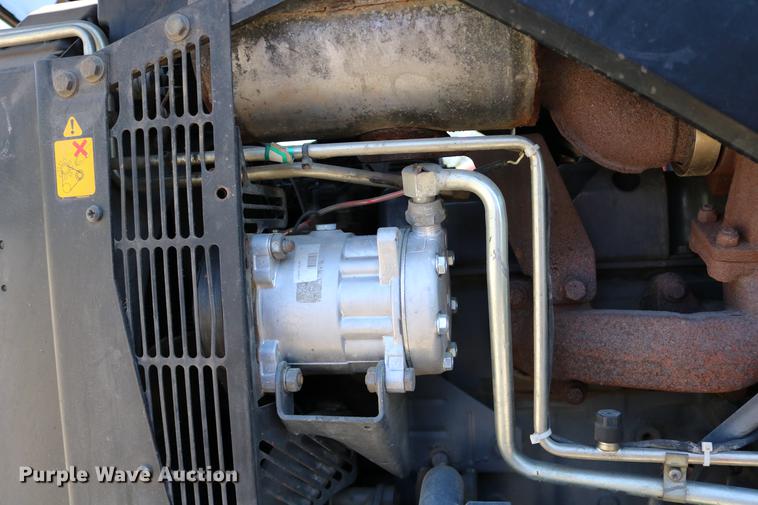 image for item DD0094 2002 New Holland TS100 tractor