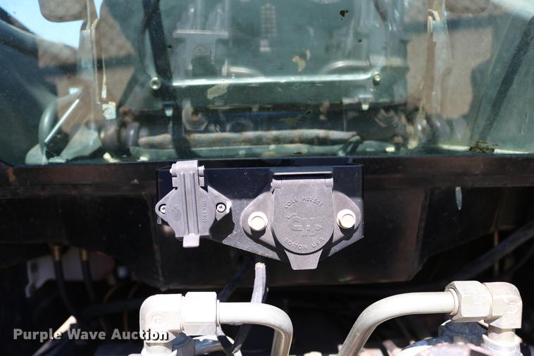 image for item DD0094 2002 New Holland TS100 tractor