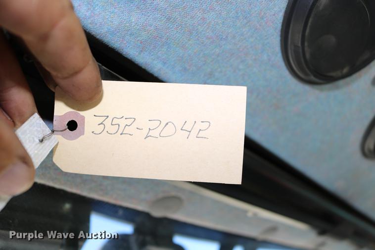 image for item DD0094 2002 New Holland TS100 tractor