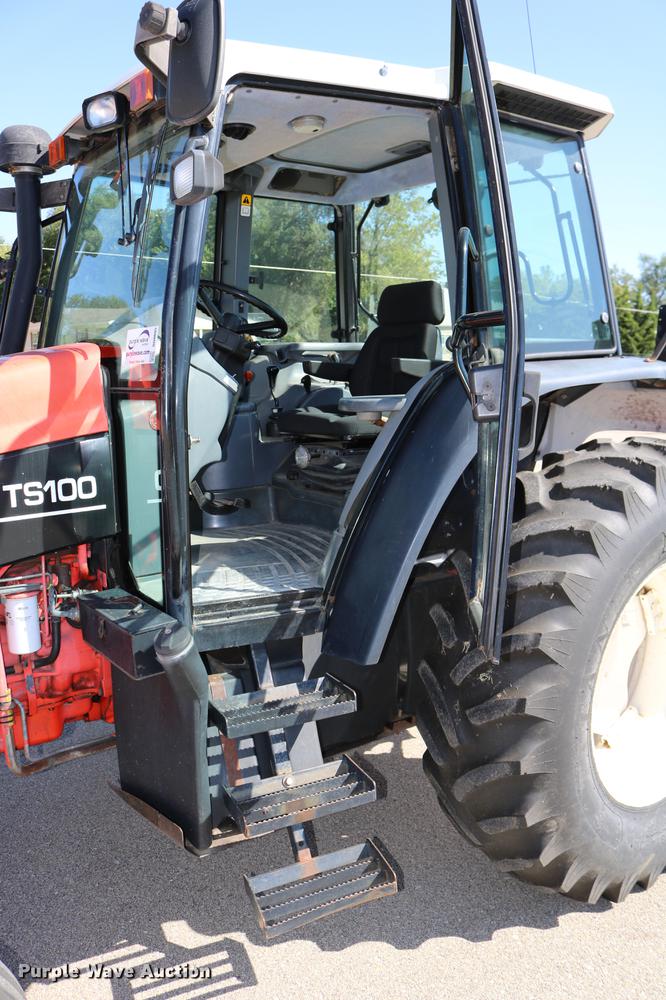 image for item DD0095 2000 New Holland TS100 tractor