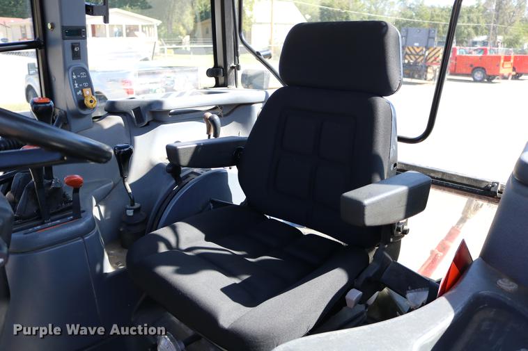 image for item DD0095 2000 New Holland TS100 tractor