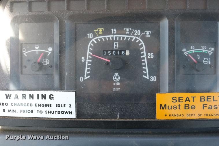 image for item DD0095 2000 New Holland TS100 tractor