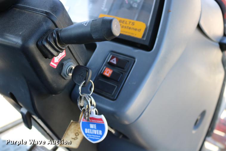 image for item DD0095 2000 New Holland TS100 tractor