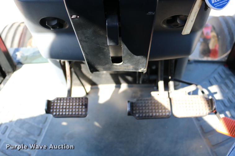 image for item DD0095 2000 New Holland TS100 tractor