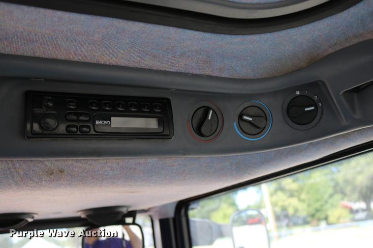 image for item DD0095 2000 New Holland TS100 tractor