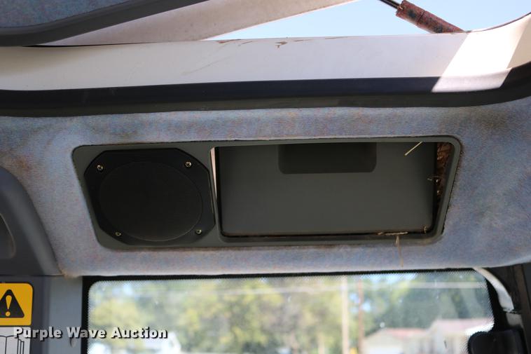 image for item DD0095 2000 New Holland TS100 tractor