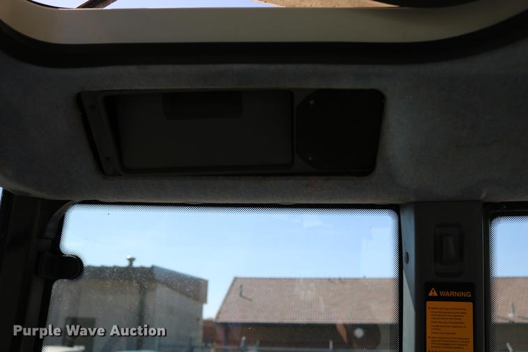 image for item DD0095 2000 New Holland TS100 tractor