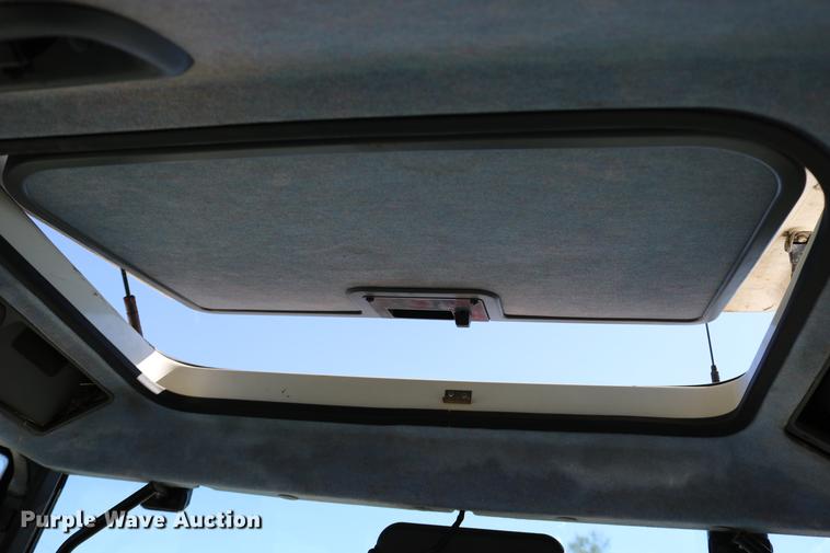 image for item DD0095 2000 New Holland TS100 tractor