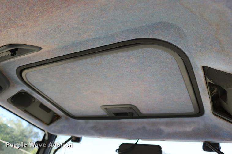 image for item DD0095 2000 New Holland TS100 tractor