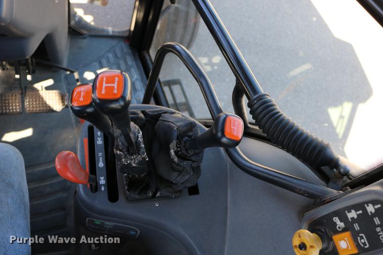 image for item DD0095 2000 New Holland TS100 tractor