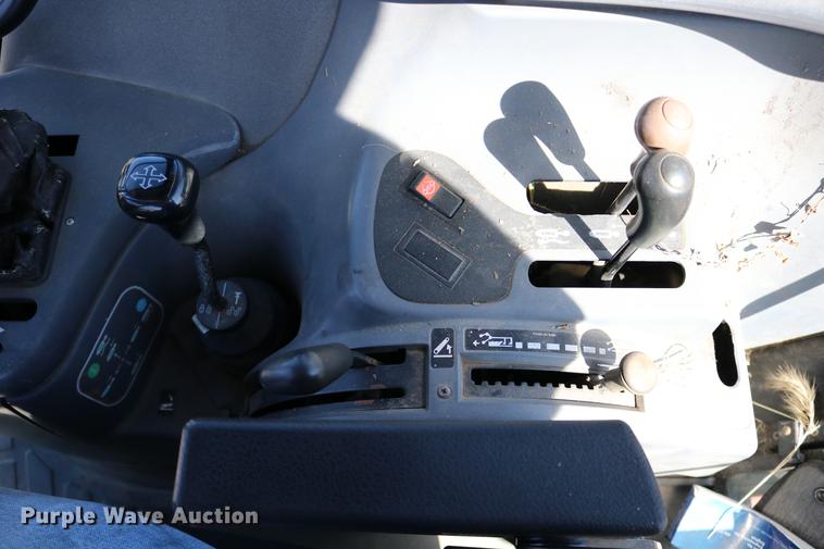 image for item DD0095 2000 New Holland TS100 tractor