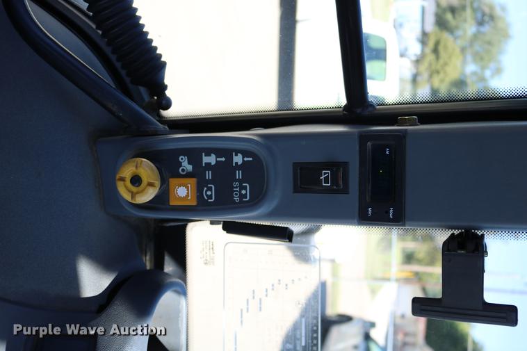 image for item DD0095 2000 New Holland TS100 tractor