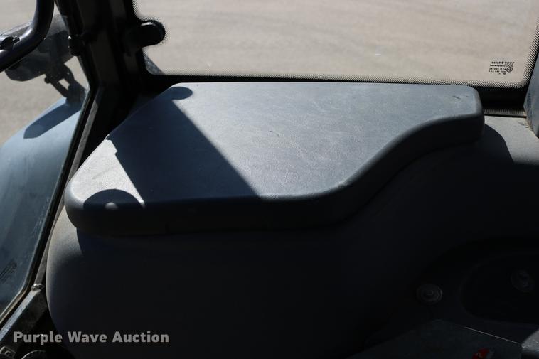 image for item DD0095 2000 New Holland TS100 tractor