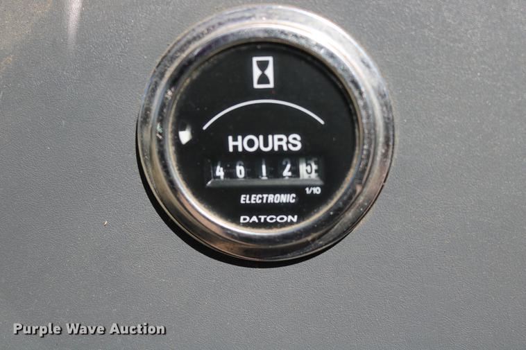 image for item DD0095 2000 New Holland TS100 tractor