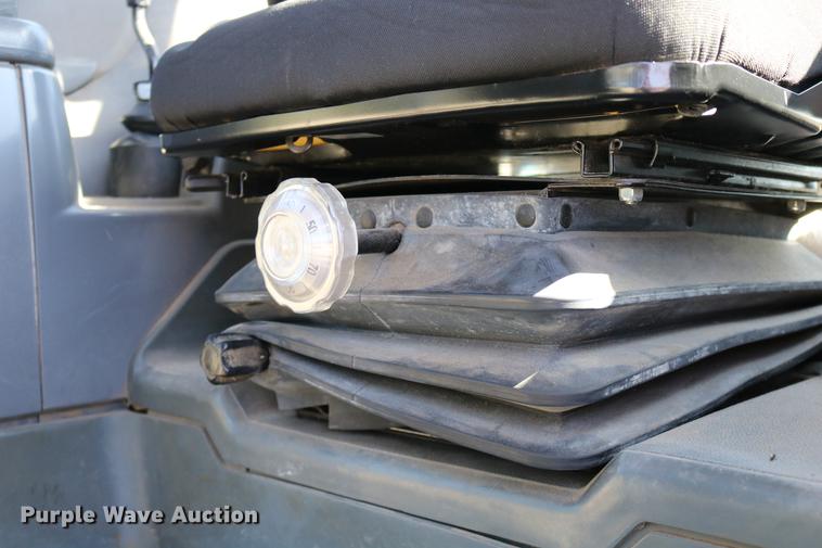 image for item DD0095 2000 New Holland TS100 tractor