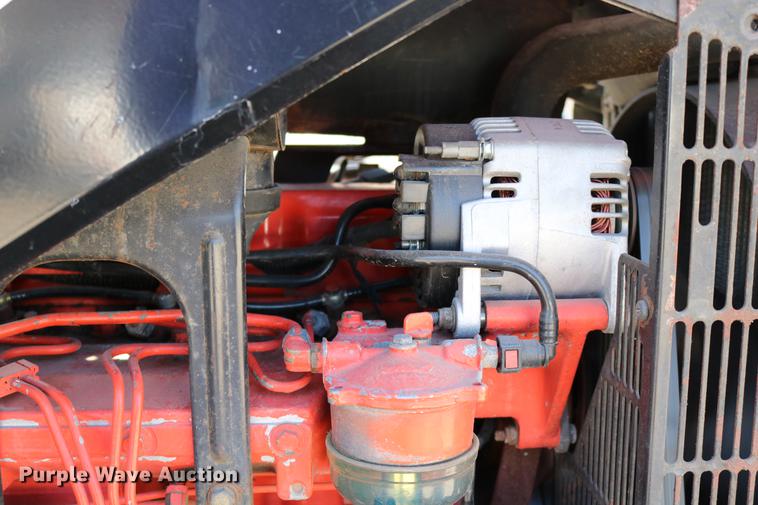 image for item DD0095 2000 New Holland TS100 tractor