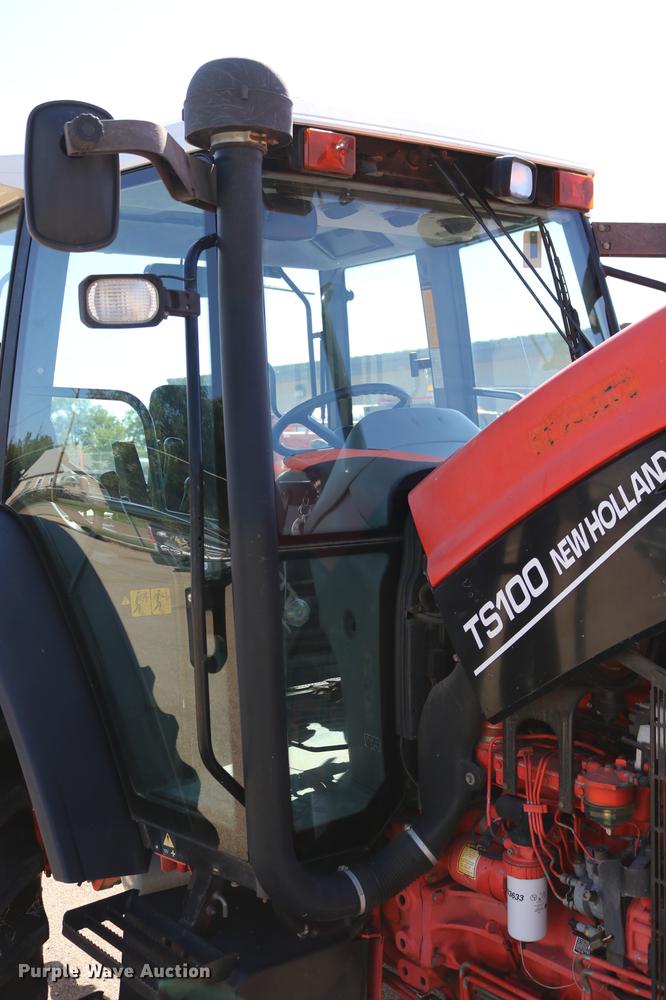 image for item DD0095 2000 New Holland TS100 tractor