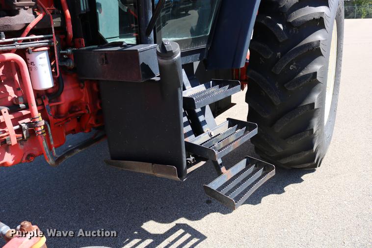 image for item DD0095 2000 New Holland TS100 tractor