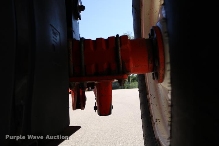 image for item DD0095 2000 New Holland TS100 tractor