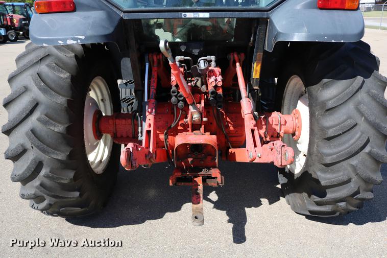 image for item DD0095 2000 New Holland TS100 tractor