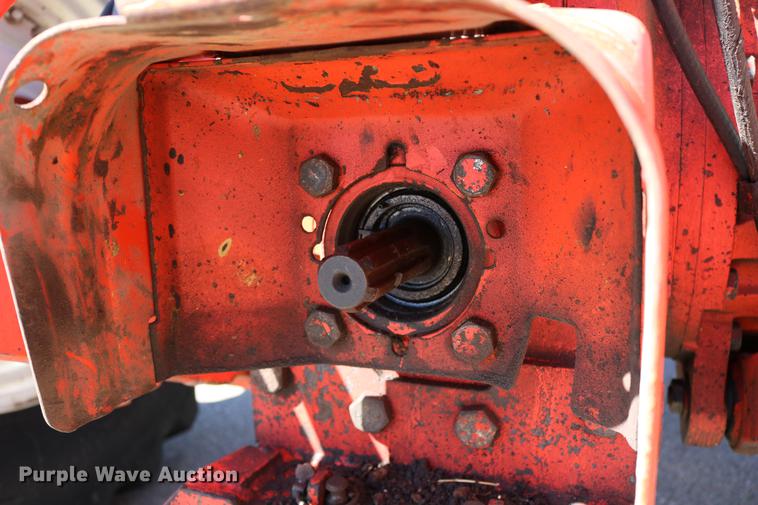 image for item DD0095 2000 New Holland TS100 tractor