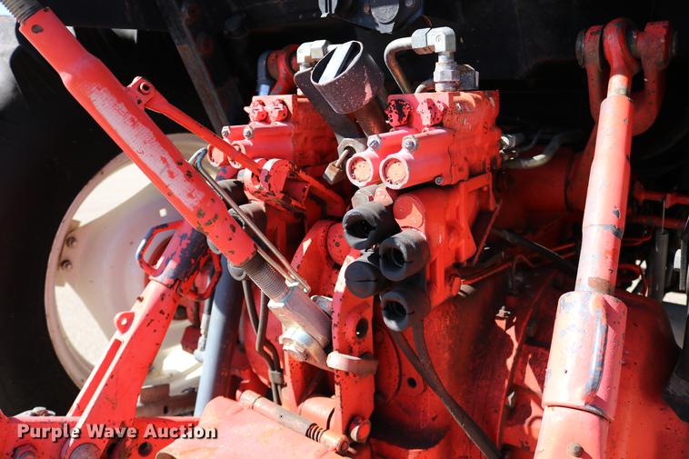 image for item DD0095 2000 New Holland TS100 tractor