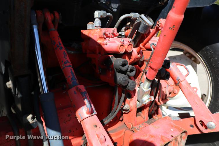 image for item DD0095 2000 New Holland TS100 tractor