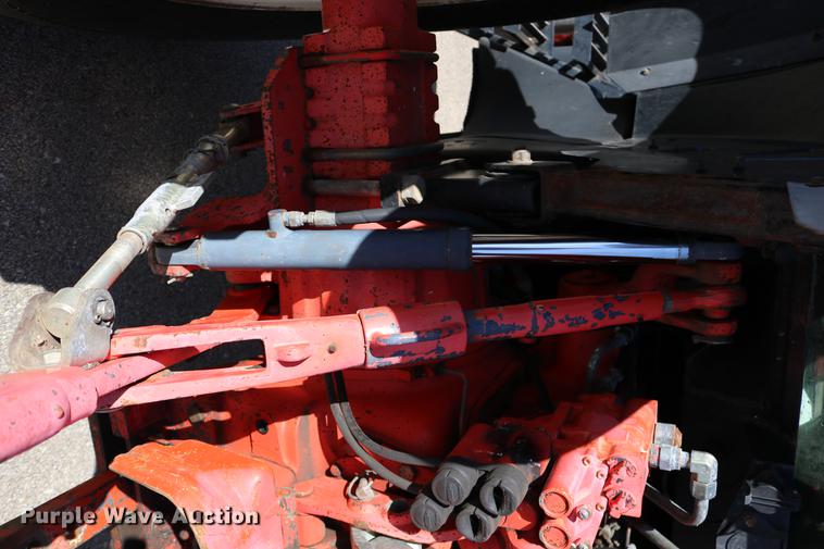 image for item DD0095 2000 New Holland TS100 tractor