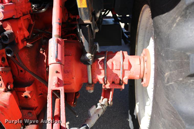 image for item DD0095 2000 New Holland TS100 tractor