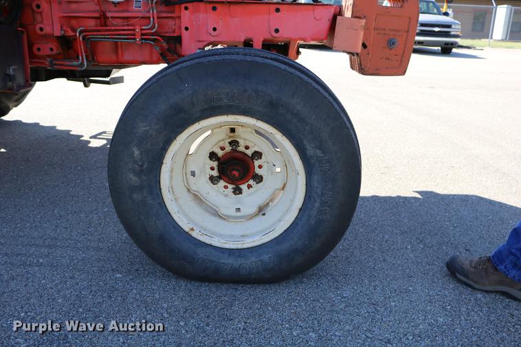 image for item DD0095 2000 New Holland TS100 tractor