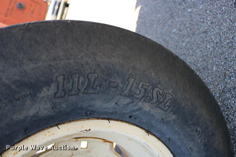 image for item DD0095 2000 New Holland TS100 tractor