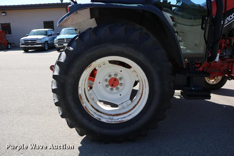 image for item DD0095 2000 New Holland TS100 tractor