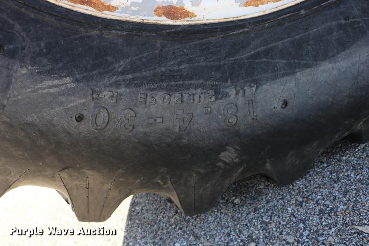 image for item DD0095 2000 New Holland TS100 tractor