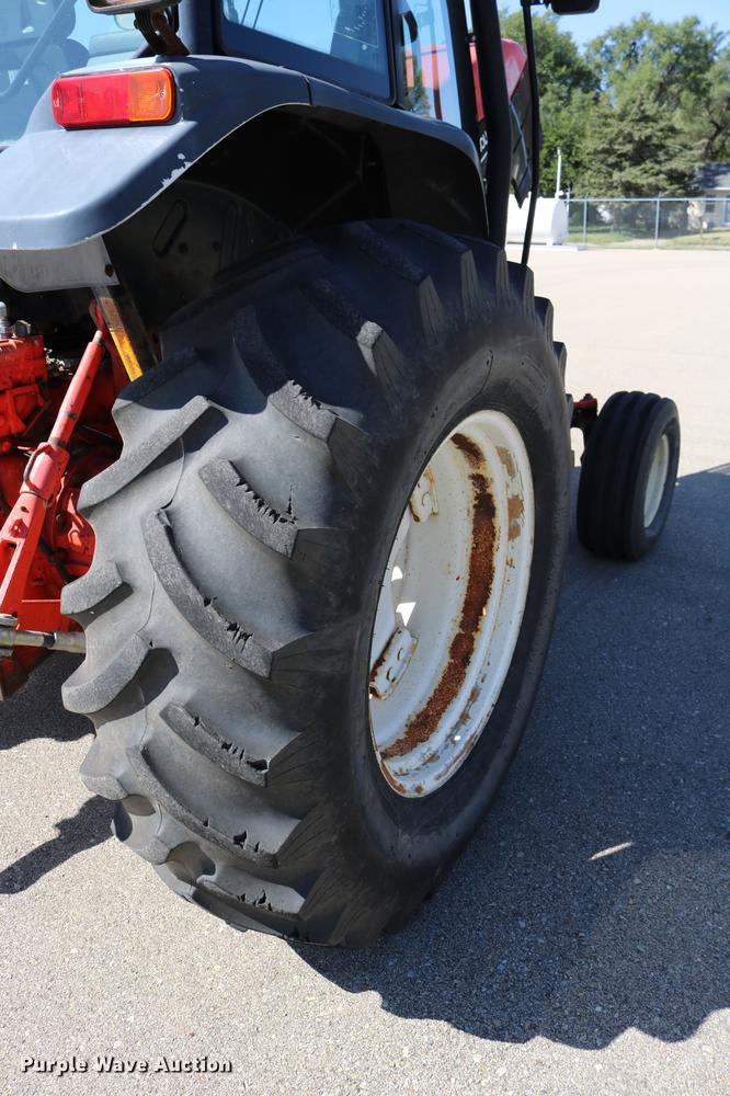 image for item DD0095 2000 New Holland TS100 tractor