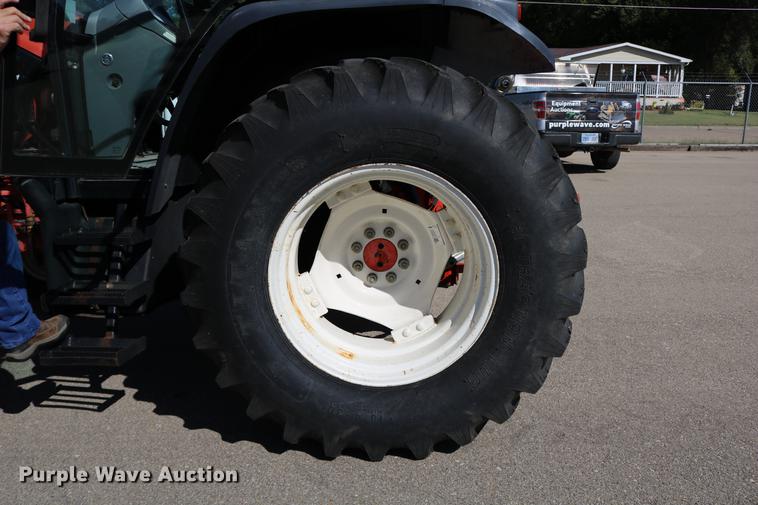 image for item DD0095 2000 New Holland TS100 tractor