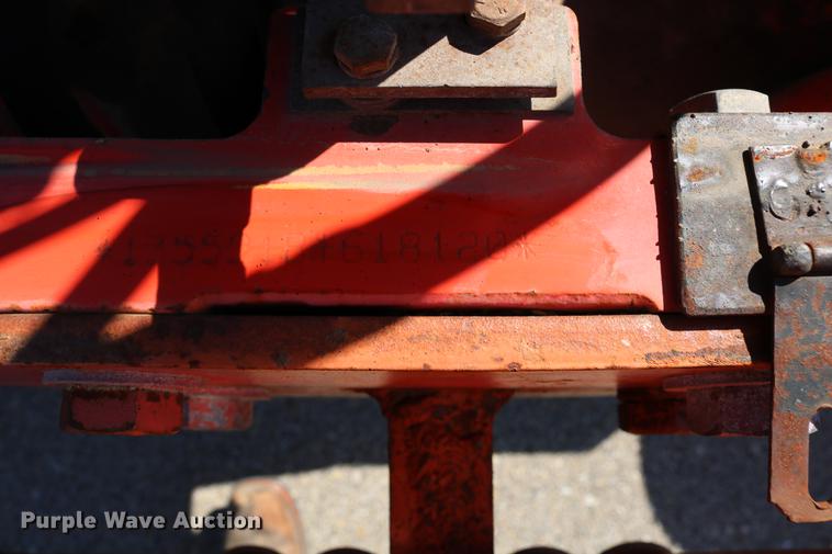 image for item DD0095 2000 New Holland TS100 tractor