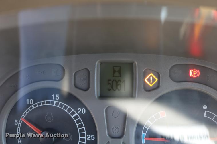 image for item DD0096 2004 Case MXU-100 tractor