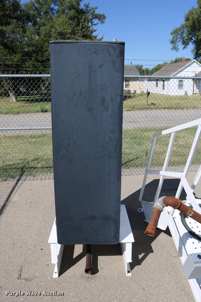 image for item DD0097 1993 Smith fuel tank