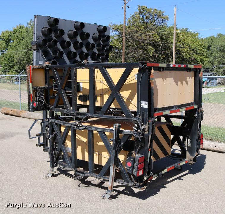 image for item DD0099 2003 Safe-Stop 180TMA crash attenuator