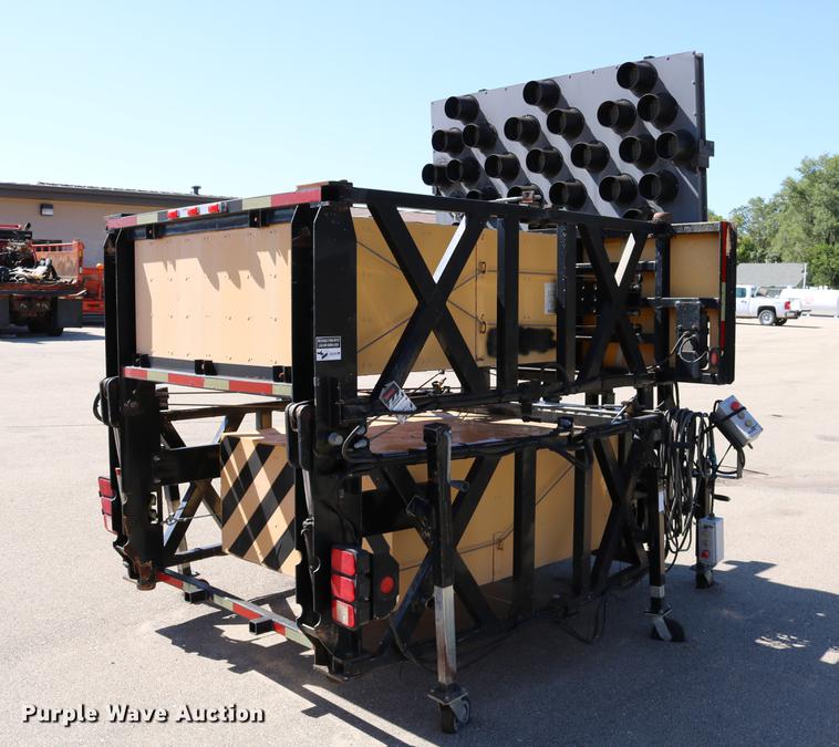 image for item DD0099 2003 Safe-Stop 180TMA crash attenuator