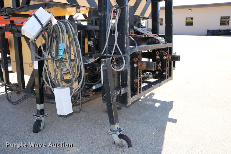 image for item DD0099 2003 Safe-Stop 180TMA crash attenuator